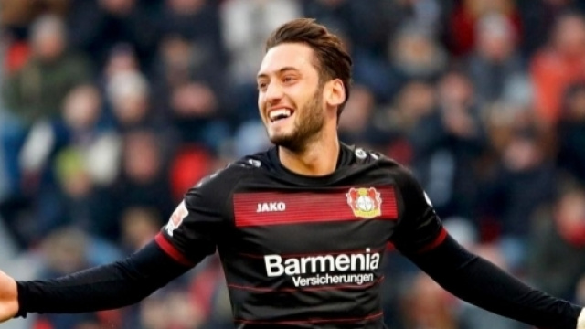 Calciomercato: il Milan piazza il colpo Calhanoglu?