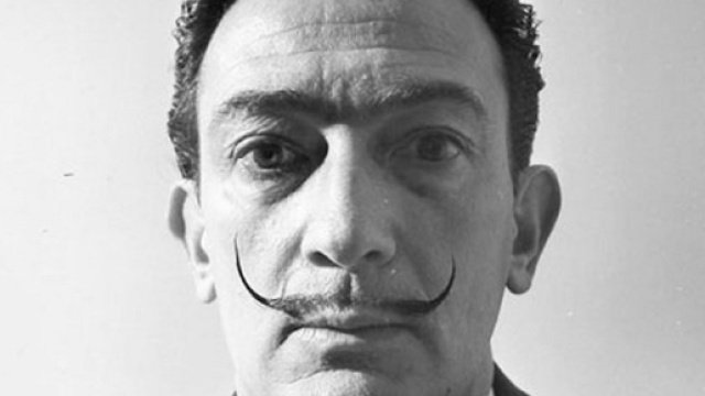 Fotografia del celebre pittor spagnolo Salvador Dal&igrave;