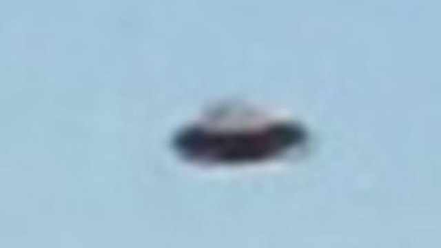 Ingrandimento dell'UFO presente nella foto N. 2 (tutte le foto sono per gentile concessione Cufom)
