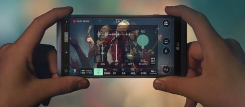 LG V30 is expected to include wireless charging / Photo via LG, Flickr