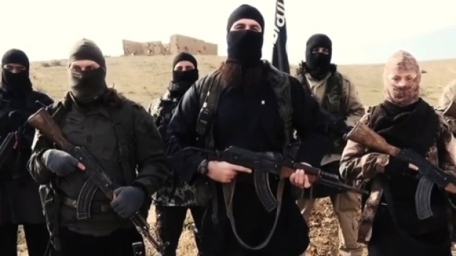 Esplode per errore una cintura esplosiva, muoiono 12 miliziani dell'Isis