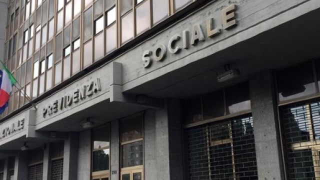 Grave a Torino: si d&agrave; fuoco per mancanza di lavoro