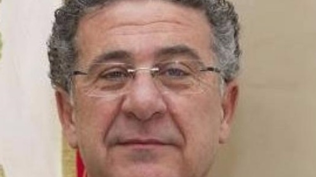 Il sindaco multato per essere stato pizzicao sullo scooter senza casco e assicurazione