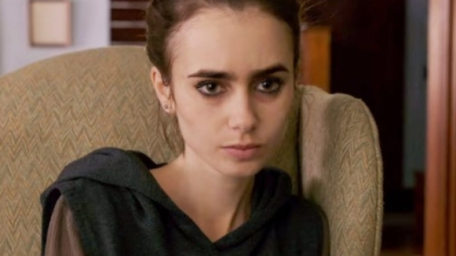 Lily Collins in Fino all'osso - To the bone, film sull'anoressia