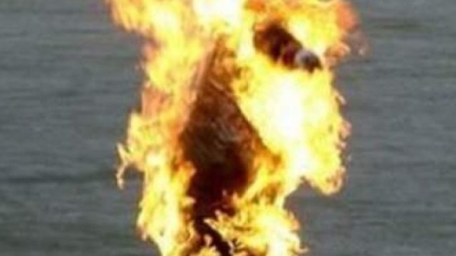 Torino, disoccupata si d&agrave; fuoco nella sede Inps