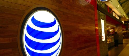 AT&T unveils Cingular Flip 2 / Photo via Mike Mozart, Flickr