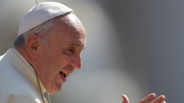 Papa Francesco sospende il monsignore dei festini.