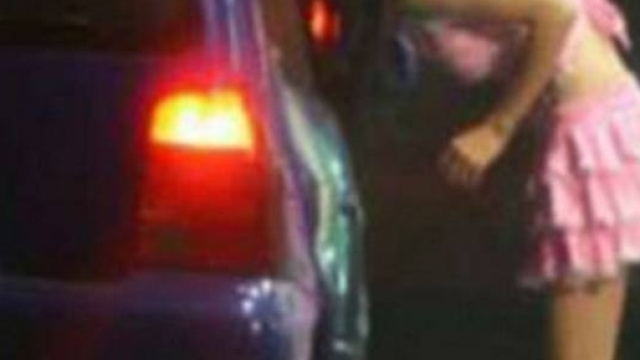 Un giro di baby squillo &egrave; stato scoperto dai carabinieri a Brindisi. La pi&ugrave; piccola, 15 anni, &egrave; incinta quasi ceramente di un anziano cliente.
