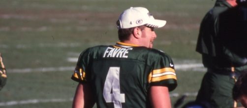 Could it be true that this Hall of Fame quarterback did not understand basic formations? (Via Wikimedia Commons)