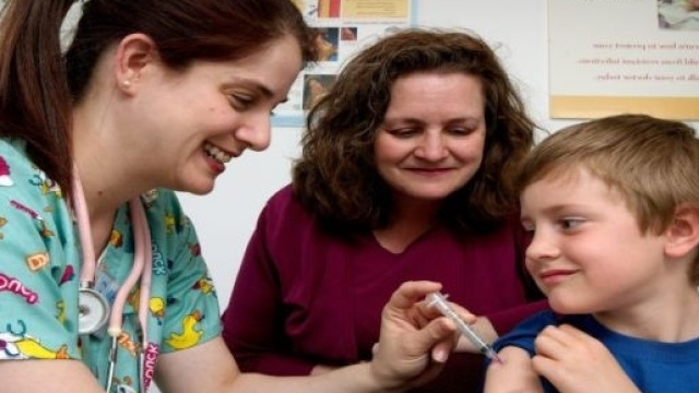 Epidemie che ritornano: bimba morta di morbillo e bimbo in ospedale per il tetano