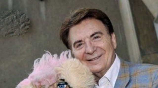 Paolo Limiti con il pupazzo Floradora