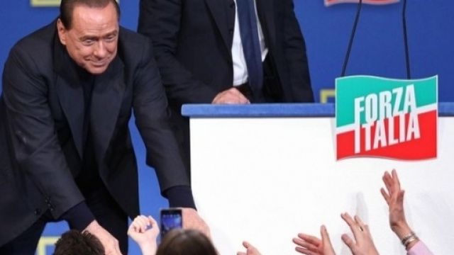 Silvio Berlusconi ad un comizio di Forza Italia