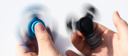 Photo fidget spinners via Pixabay by Myriams-Photos / CC0