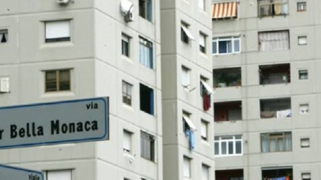 Bengalese ottiene alloggio popolare a Tor Bella Monaca: picchiato
