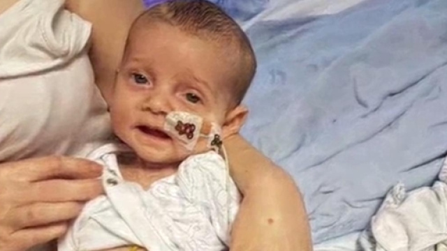 Charlie Gard ha le ore contate: medici pronti a staccare la spina