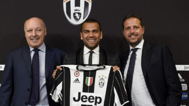 Dani Alves e altri in partenza dalla Juventus