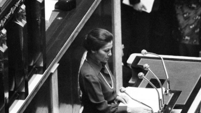 Discours de Simone Veil &agrave; l'Assembl&eacute;e Nationale, porteuse du projet de droit &agrave; l'IVG