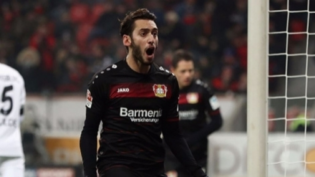 Hakan Calhanoglu tra qualche giorno potrebbe diventare un giocatore del Milan.