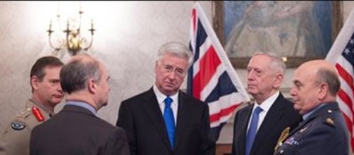 Jim Mattis speaks with British Defense Secretary Michael Fallon, March 31, 2017. DoD photo by Army Sgt. Amber I. Smith