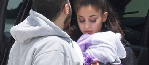 Katy Perry y Ariana Grande en el homenaje a las v&iacute;ctimas