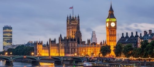 Vols directs Angers - Londres en avion | Angers Loire A&eacute;roport - angersloireaeroport.fr
