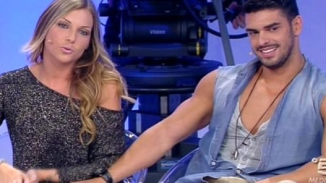 Cristian Gallella sull'Isola dei famosi, Tara Gabrieletto sbotta