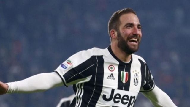 Juventus, il fratello di Higuain si complimenta con i bianconeri per la straordinaria stagione che ha portato il double