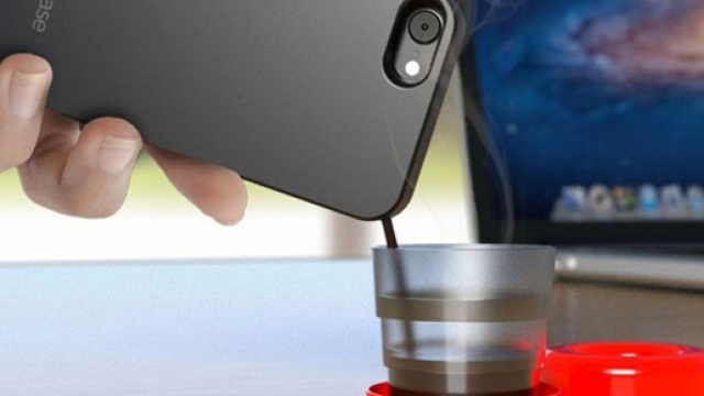 Mokase, la cover per smartphone che fa anche il caff&egrave;