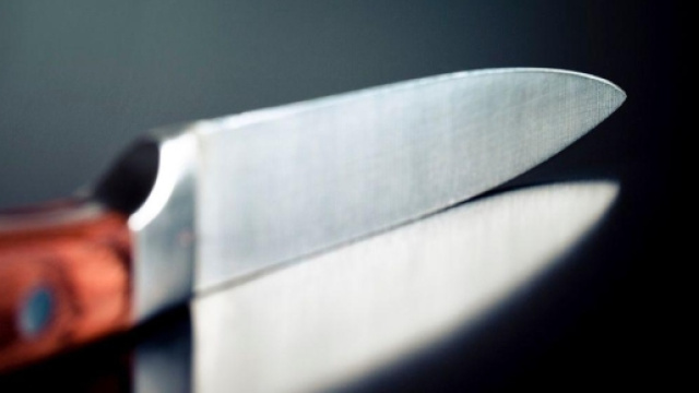Una donna ha ucciso il compagno con un coltello da cucina dopo una giornata al mare sfociata in una lite furibonda.