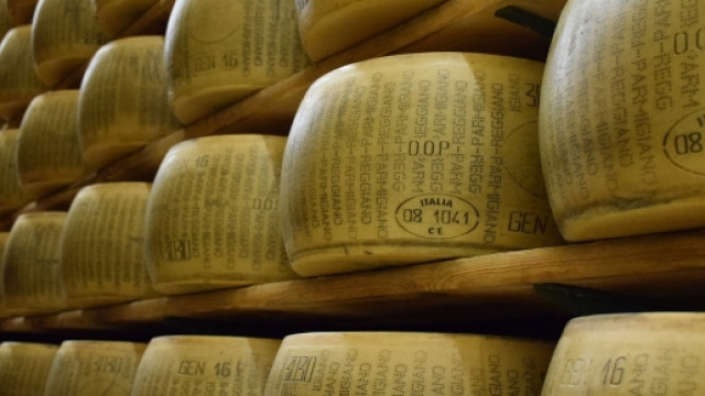Anche il Parmigiano Reggiano sar&agrave; tra le eccellenze del gusto italiane protette in Cina