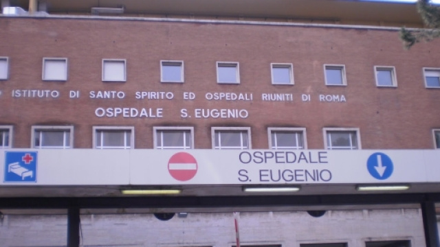 La donna che a Roma ha partorito per strada con l'aiuto di un carabiniere sta bene.