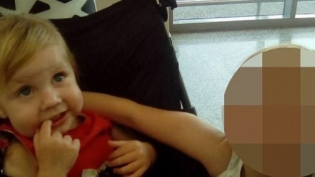 La piccola Maddilyn-Rose Ava Stokes &egrave; morta a due anni dopo le gravi ustioni provocate da un bagnetto bollente.