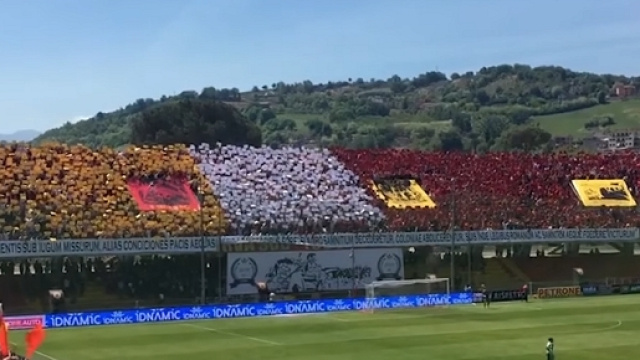 Sostenitori del Benevento in festa