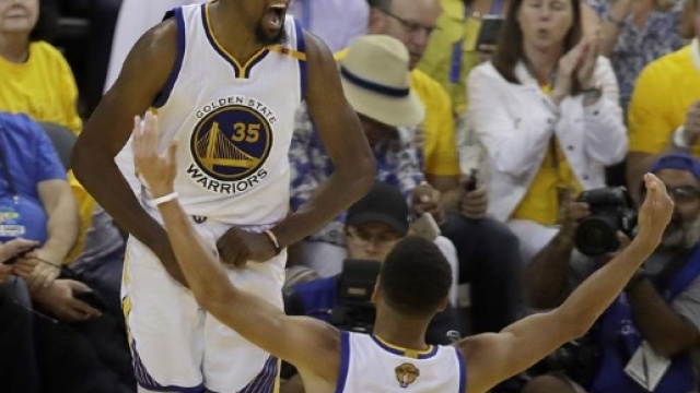 Warriors battono Cavs 132 a 113