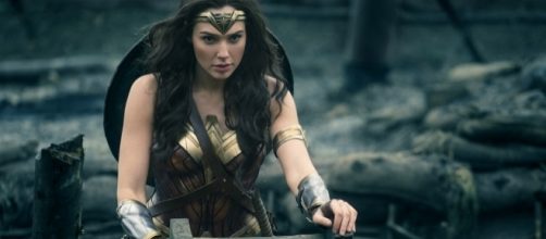 Gal Gadot reportedly signed on for "Wonder Woman" sequel. (Blasting News photo gallery)