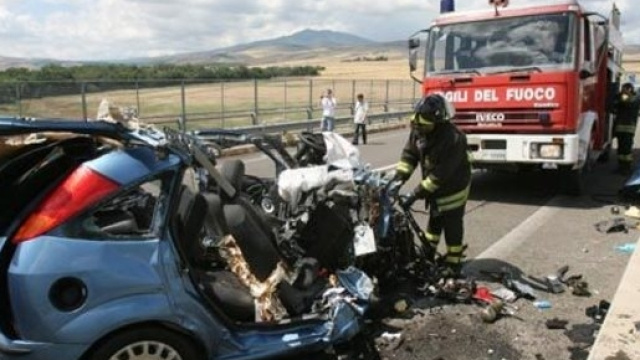 Calabria, ragazza muore in un tragico sinistro. (foto di repertorio)