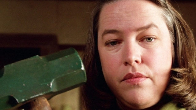 Donne che odiano gli uomini: il film 'Misery non deve morir'e racconta di una psicopatica che tortura la sua vittima