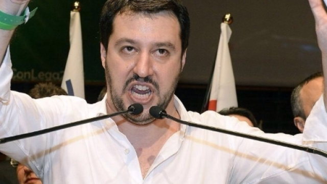 Matteo Salvini "distrugge" Mario Monti a La7