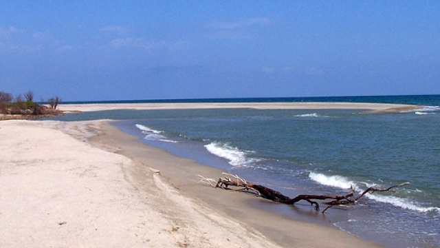 Calabria, ragazzo trovato morto in mare