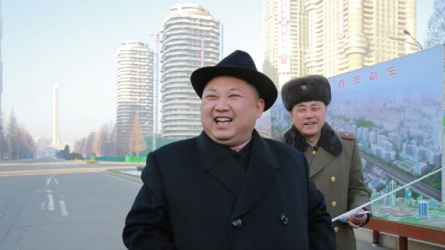 Corea del Nord effettua lancio missili multipli terra-acqua.