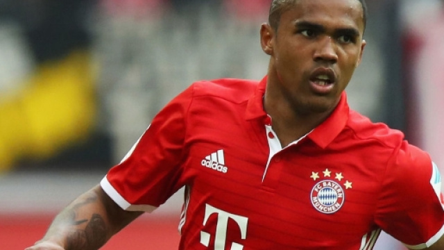 Douglas Costa vuole lasciare il Bayern Monaco. Tanti club ... - 90min.com