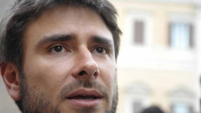 Duro attacco del deputato del Movimento 5 Stelle Alessandro Di Battista all'indirizzo dell'ex Presidente della Repubblica Giorgio Napolitano