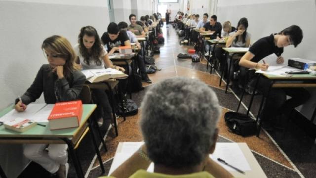 Gli studenti italiani migliorano: calano le bocciature, aumentano ... - corriereuniv.it