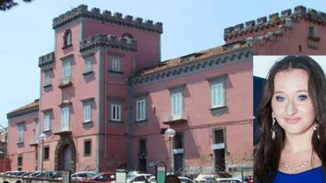 Il Castello Ducale di Sant'Antimo, simbolo della citt&agrave;. Nel riquadro, Rosa Di Domenico