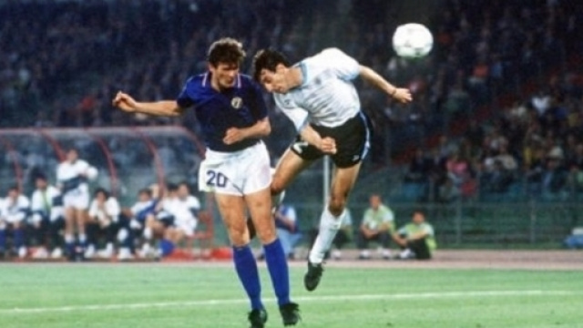 Il gol di Aldo Serena nella sfida mondiale tra Italia ed Uruguay nel 1990