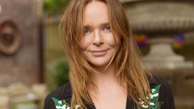 La famosa stilista Stella McCartney inaugura una partnership con l'associazione ambientalista "Parley for the Oceans".