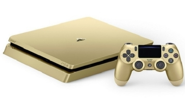 La PlayStation 4 in versione oro o argento arriver&agrave; in Italia il 28 giugno - Credits: Sony