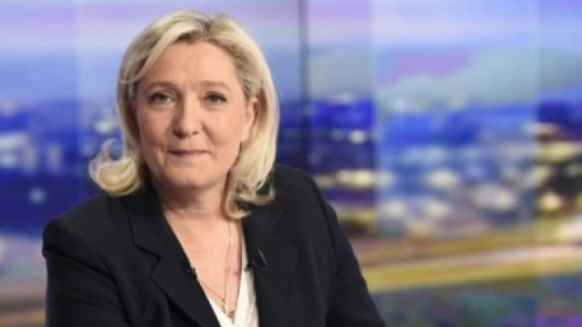 Marine Le Pen largement en t&ecirc;te selon un sondage