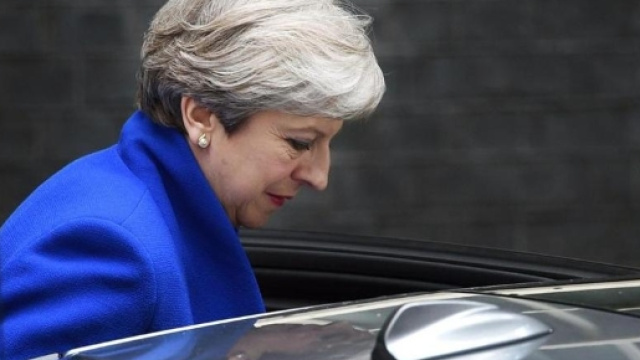 May perde la maggioranza, per il nuovo governo spunta l'alleanza ... - lastampa.it