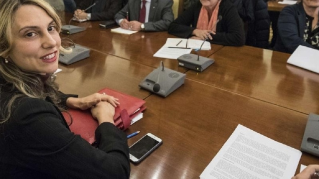 Nuovi contratti statali della riforma Madia, si cercano risorse per aumenti stipendi e bonus 80 euro.